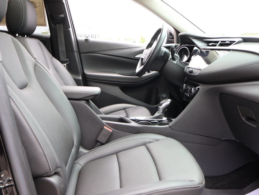 Used 2023 Buick Encore GX Essence w/ Advanced Technology Package AWD/4WD image 9
