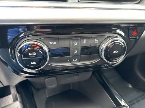 Certified 2025 Chevrolet Trax LT image 15