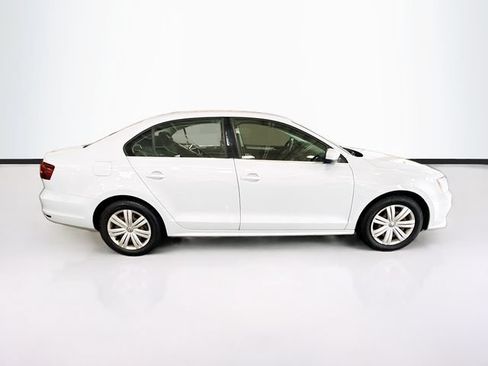 Used 2017 Volkswagen Jetta S w/ Jetta S Cold Weather Package FWD image 5