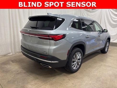 Used 2025 Buick Enclave Preferred image 4