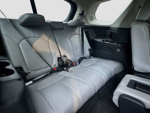 Used 2025 Honda Pilot Touring image 29