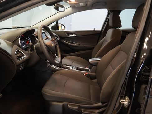 Used 2019 Chevrolet Cruze LS FWD image 5