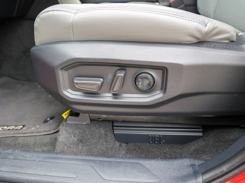 Used 2024 Toyota Tundra Limited AWD/4WD image 44