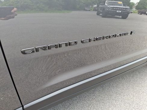 New 2025 Jeep Grand Cherokee Limited w/ Black Appearance Package image 28