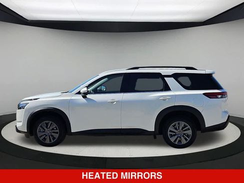 Used 2024 Nissan Pathfinder SV FWD image 3