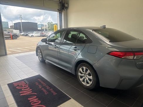 Used 2020 Toyota Corolla LE FWD image 17