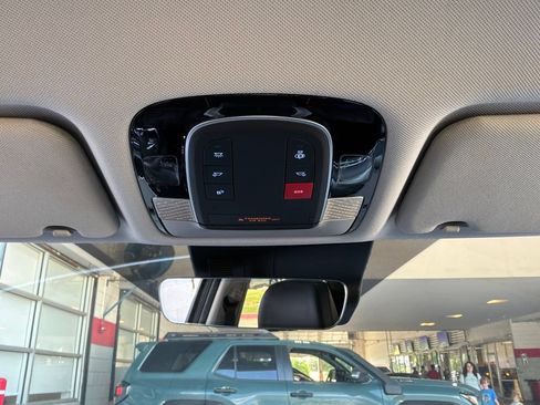 Used 2025 Hyundai Palisade SEL FWD image 17