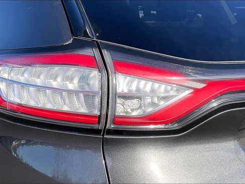 Used 2018 Ford Edge SEL w/ Equipment Group 201A image 23