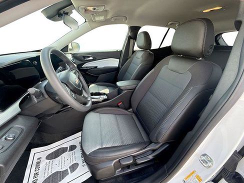 Used 2026 Chevrolet Trax LT FWD image 13