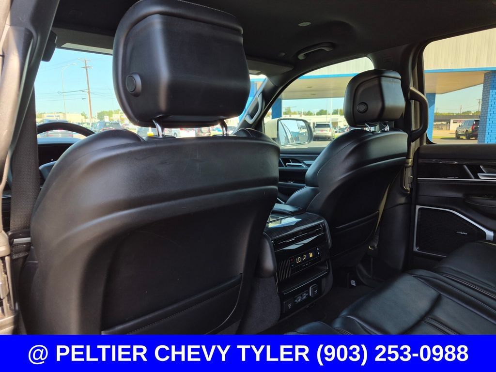 Used 2022 Jeep Wagoneer Series II RWD image 40