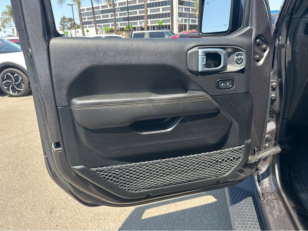 Used 2021 Jeep Wrangler Unlimited Sahara AWD/4WD image 15