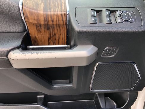 Used 2019 Ford F150 Lariat w/ Equipment Group 502A Luxury AWD/4WD image 21