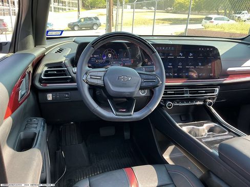 Used 2024 Chevrolet Traverse RS FWD image 9