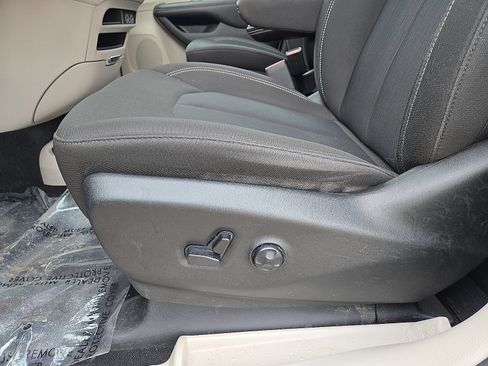 Used 2024 Chrysler Voyager LX FWD image 24