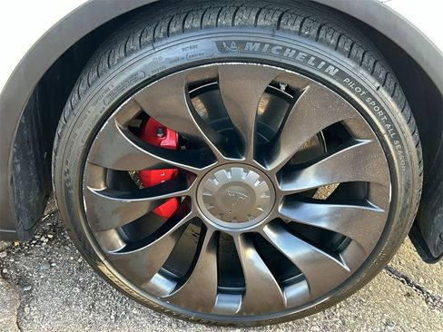 Used 2022 Tesla Model Y Performance image 6