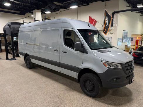 Used 2022 Mercedes-Benz Sprinter 2500 image 13