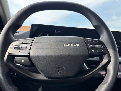 Used 2026 Kia K4 FWD image 25