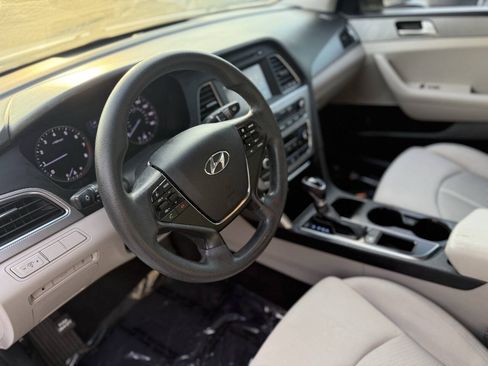 Used 2017 Hyundai Sonata SE FWD image 11