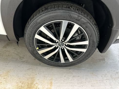 New 2025 Nissan Pathfinder Platinum image 13