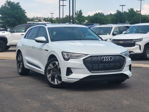 Used 2022 Audi e-tron Premium AWD/4WD image 2