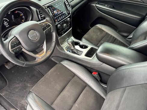 Used 2019 Jeep Grand Cherokee Altitude image 11