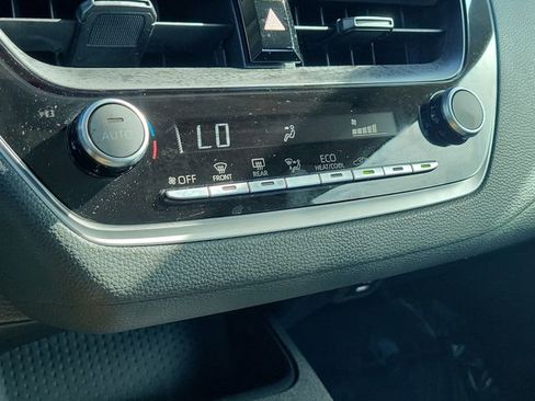 Used 2025 Toyota Corolla LE FWD image 32