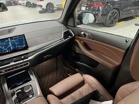 Used 2025 BMW X7 xDrive40i w/ M Sport Package AWD/4WD image 14