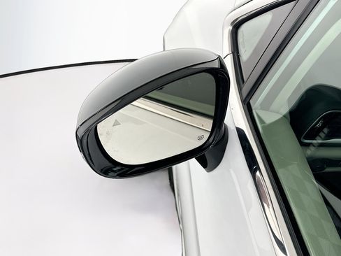Used 2024 Chrysler Pacifica Touring-L FWD image 16