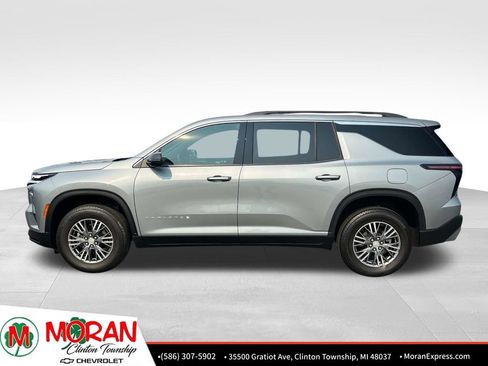 Certified 2024 Chevrolet Traverse LT FWD image 3