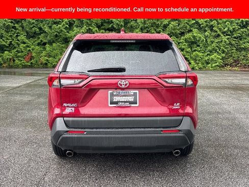 Used 2022 Toyota RAV4 LE AWD/4WD image 5