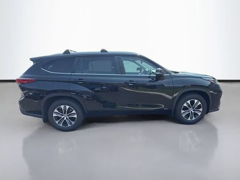 Used 2023 Toyota Highlander XLE AWD/4WD image 8