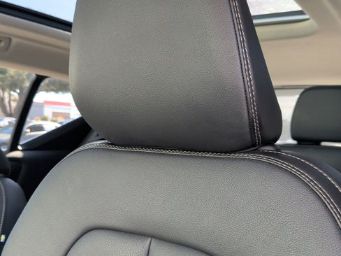 Used 2025 Volvo XC40 B5 Plus image 31