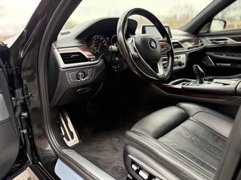 Used 2017 BMW 750i xDrive AWD/4WD image 12