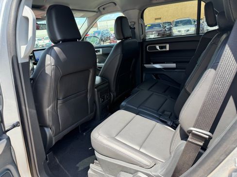 Used 2024 Ford Explorer XLT w/ Equipment Group 202A AWD/4WD image 8