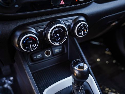 Used 2022 Hyundai Venue Limited w/ Cargo Package image 23