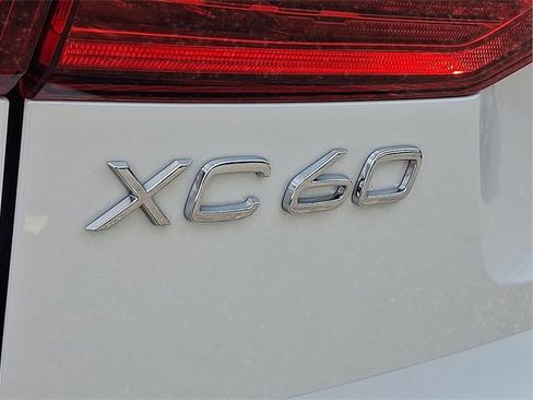 Certified 2025 Volvo XC60 B5 Plus image 29
