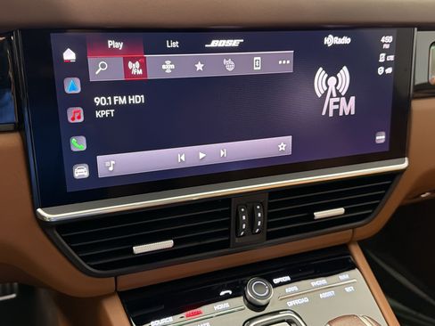 Certified 2022 Porsche Cayenne Turbo S AWD/4WD image 23