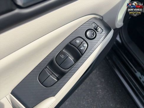 Used 2025 Nissan Altima 2.5 SV FWD image 11