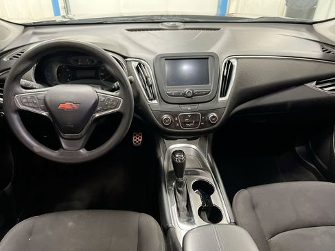 Used 2017 Chevrolet Malibu LT FWD image 10