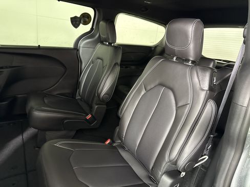 New 2026 Chrysler Pacifica Select w/ S Appearance Package image 10