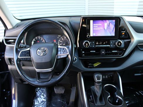 Used 2023 Toyota Highlander LE image 14