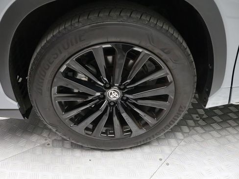 Certified 2025 Toyota Highlander XSE image 4