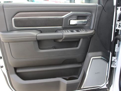 New 2026 RAM 2500 Laramie AWD/4WD image 34