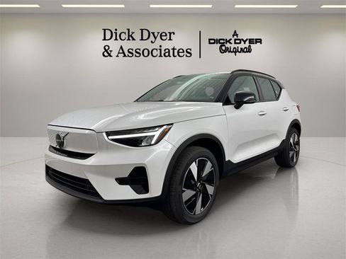 New 2024 Volvo XC40 Recharge Core w/ Protection Package Premier image 7
