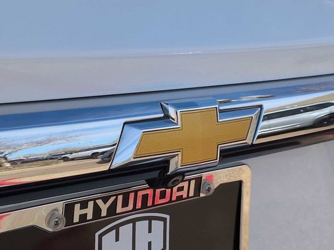 Used 2023 Chevrolet Traverse LT image 12