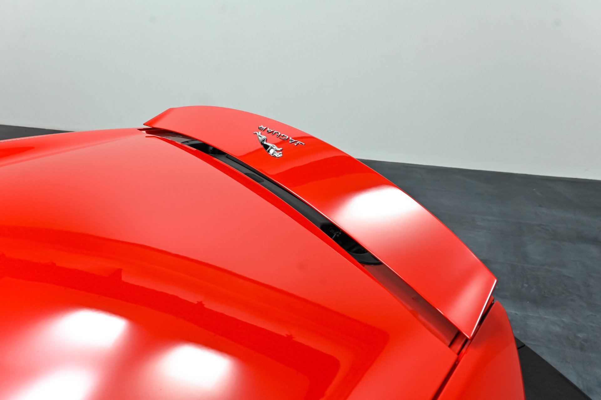 Used 2020 Jaguar F-TYPE Convertible RWD image 12