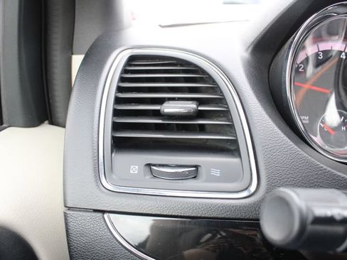 Used 2019 Dodge Grand Caravan SXT FWD image 7
