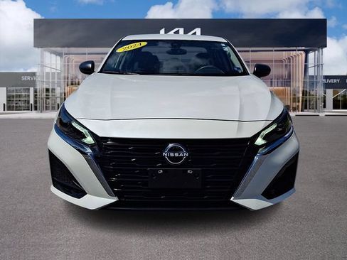 Used 2024 Nissan Altima 2.5 SV FWD image 2