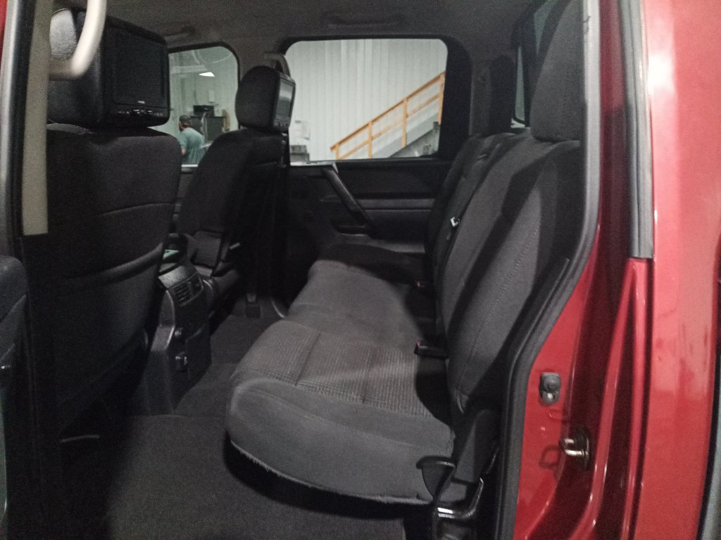 Used 2013 Nissan Titan SV w/ SV Value Truck Pkg AWD/4WD image 14