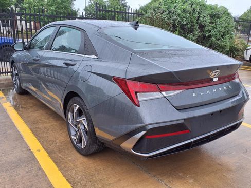 Used 2025 Hyundai Elantra SEL FWD image 2